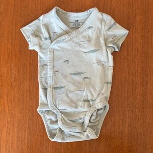 🍓3/$10 H&M Organic Light Green Onesie size 4-6m